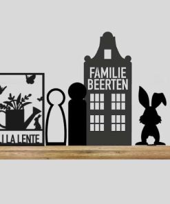 Raam "Lila Lente" + Huis + Boom + 2 Poppetjes + Paashaas (Kant-en-klaar)